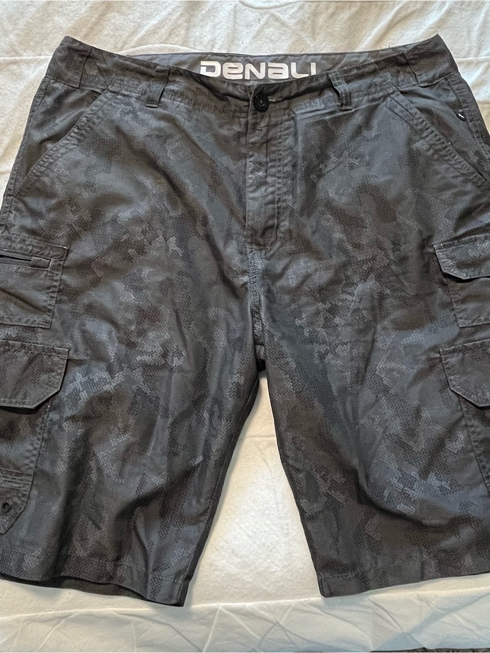 Denali Men's Dark Gray Camo Cargo Shorts Size 34